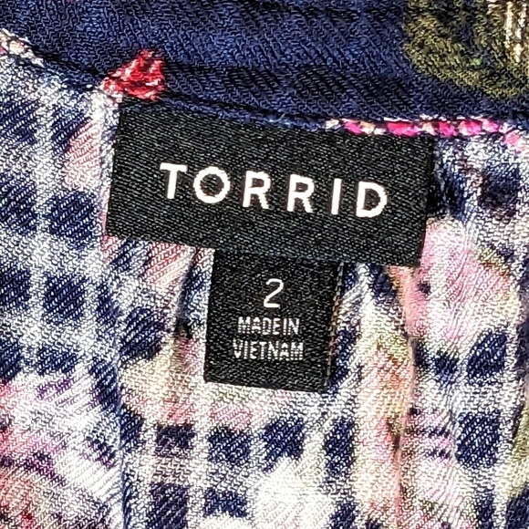 Torrid Crinkle Gauze Cold Shoulder Tie-Front Top Blue With Floral Print Size 2 - Picture 5 of 12